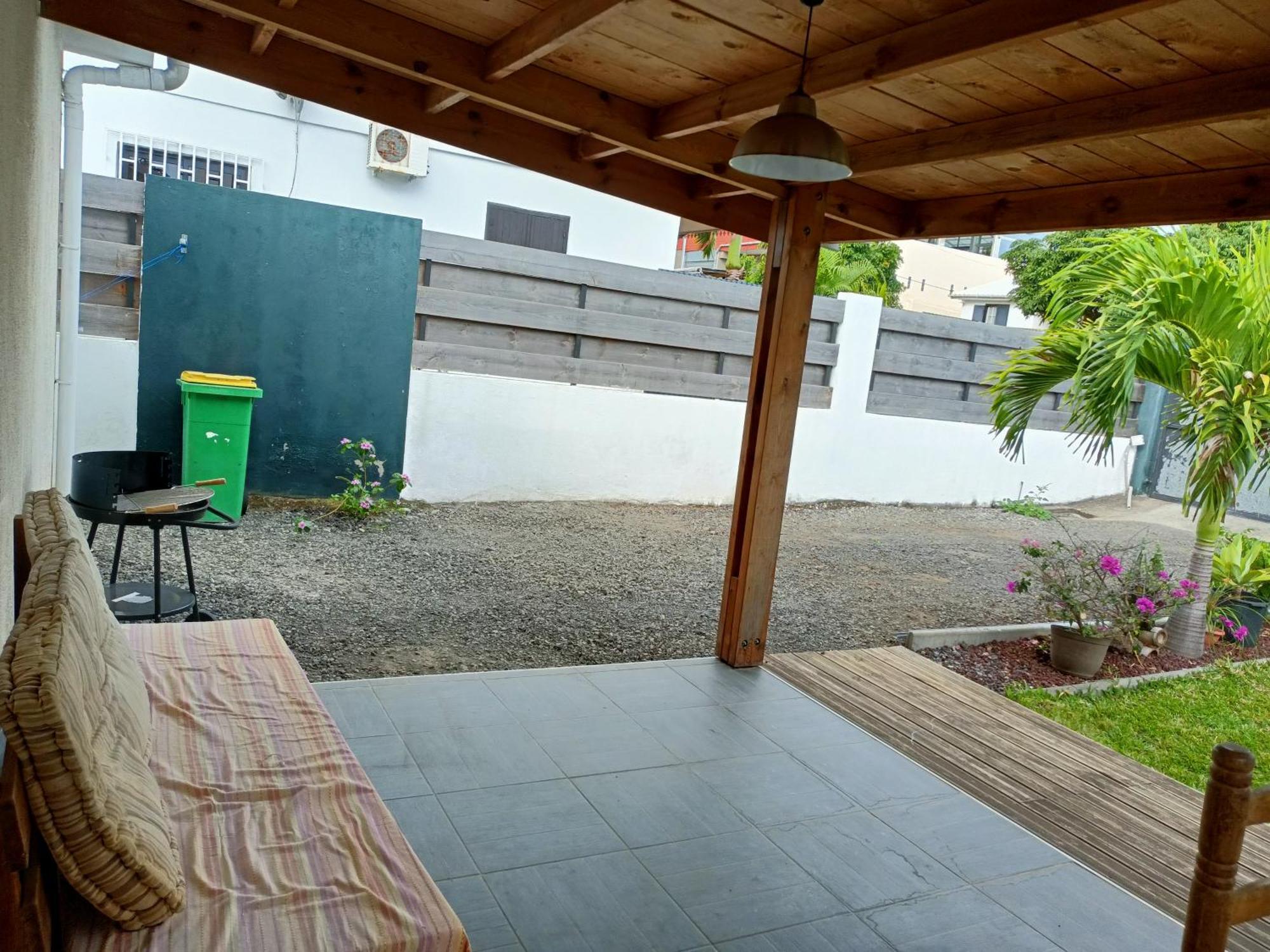 jolie maison st pierre , JACUZZI, jardin, Saint Pierre Extérieur photo