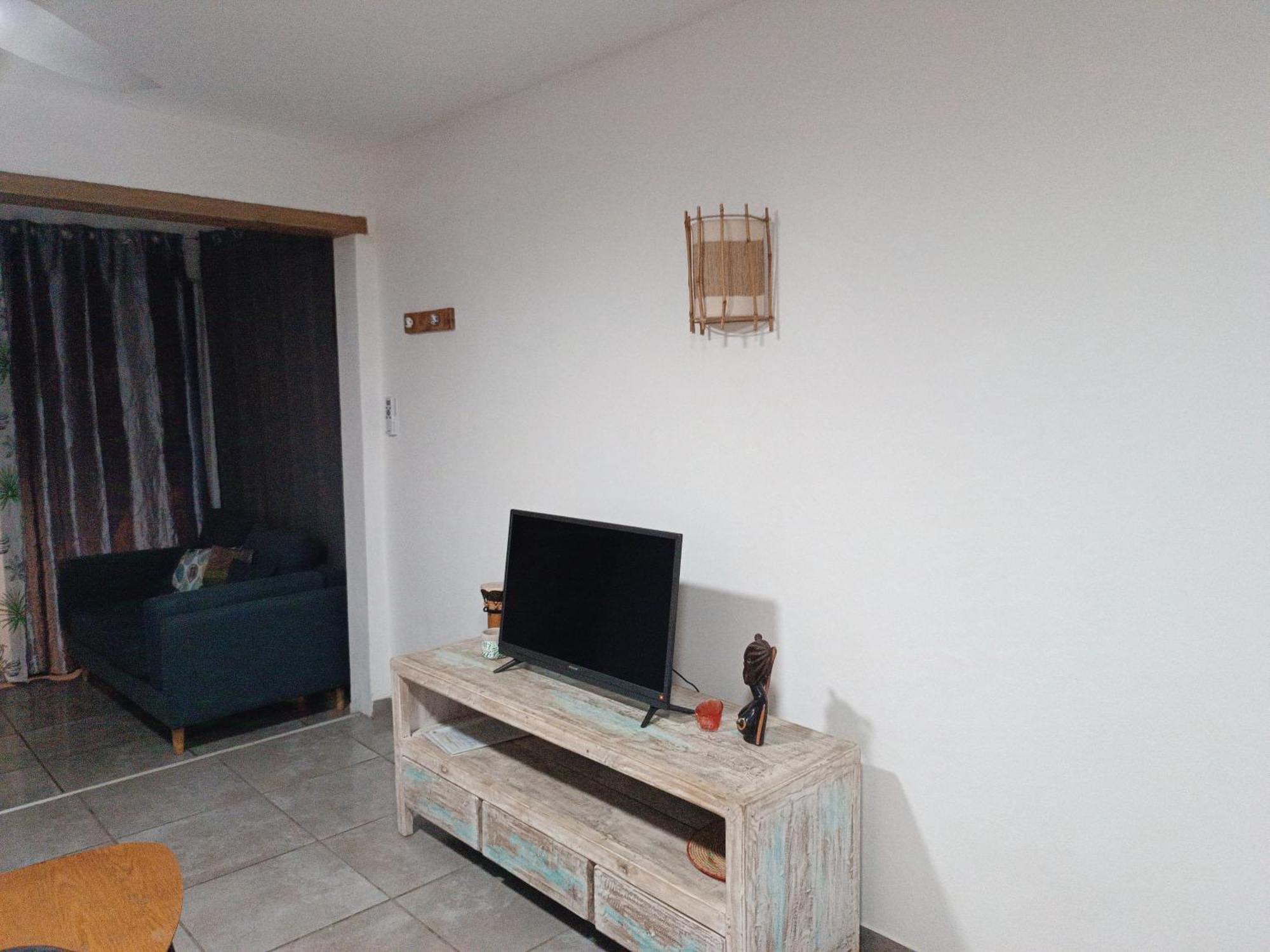jolie maison st pierre , JACUZZI, jardin, Saint Pierre Chambre photo
